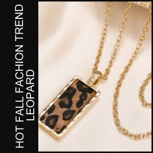 NWOT Gold toned Metal Leopard Bar Necklace! Dress up your outfit with this fun